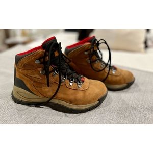 COLUMBIA NEWTON RIDGE PLUS HIKING BOOT - WOMEN'S Size 6.5